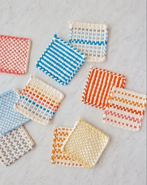 The House that Lars Built (@houselarsbuilt) • Instagram photos and videos Friendly Loom Projects, Potholder Loops Crafts, Loop Potholder Patterns, Yarn Activities, Loomed Potholders, Loom Potholders, Woven Potholders, Potholder Designs, Friendship Bracelet Kit