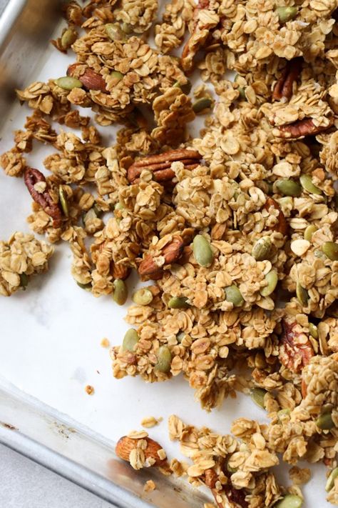 Half Baked Harvest Granola, Granola Recipe With Honey, Granola With Dates, Best Granola Recipe, Honey Granola Recipe, Make Your Own Granola, Df Recipes, Healthy Munchies, Carb Dishes