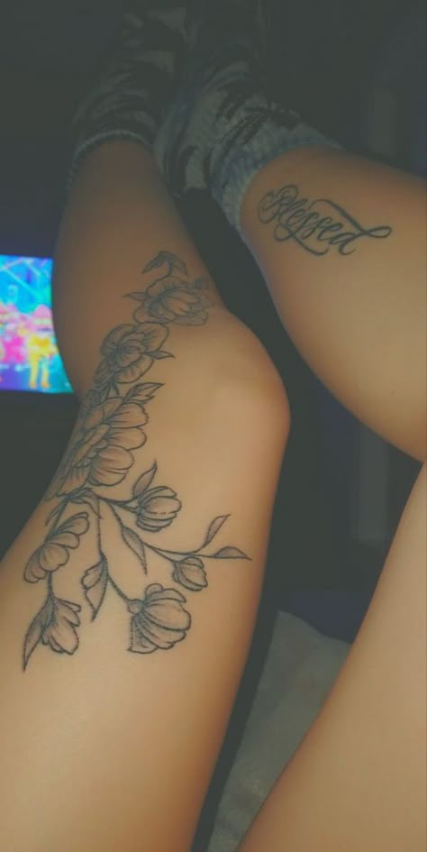 Above The Knee Tattoo, The Knee Tattoo, Painless Tattoo, Unique Tattoos For Women, Octopus Tattoo Design, Red Ink Tattoos, Leg Tattoos Women, Dope Tattoos For Women, Knee Tattoo