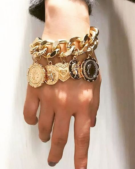 Reflected Glory By Tiera®️ on Instagram: ““The Coins” bracelet available now! #jewelryoftheday #fashiontrends #upgrade #yourlook #reflectedglory #accessoriesoftheday #latenightpost…” Braclets Gold, Ancient Bracelet, Boho Punk, Geometric Bracelet, Coin Bracelet, Chunky Chain Necklaces, Woman Personality, Chunky Bracelets, Chunky Jewelry