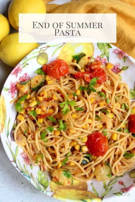 Pasta With Corn And Tomatoes, Summer Squash And Tomato Recipes, Pasta With Zucchini And Tomatoes, Spinach Tomato Pasta, Zucchini Pasta Recipes, Roasted Tomato Pasta, Zucchini Tomato, Corn Pasta, Squash Pasta