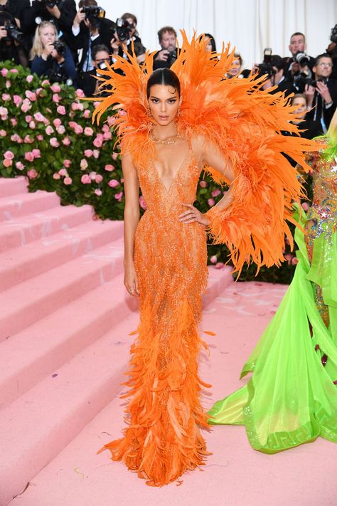 Best Dressed Celebs At Met Gala 2019 Camp Fashion Looks Kendall Jenner Met, Kendall Jenner Met Gala, Camp Fashion, Met Gala Outfits, Met Gala Dresses, Gala Outfit, Gala Fashion, Vestidos Color Rosa, Ezra Miller