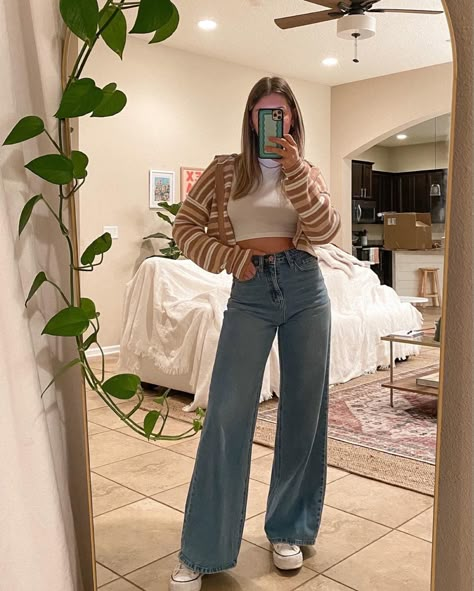 Denim Wide Leg Pants Outfit Aesthetic, Broad Jeans Outfits, Outfit With Wide Jeans, Wide Leg Jeans Shopping, Wide Leg Blue Jeans Outfit Summer, T Shirt With Wide Leg Jeans, Fits With Wide Leg Jeans, Spring Outfits Wide Leg Jeans, Where To Buy Wide Leg Jeans