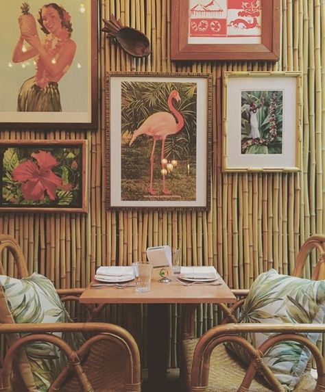 Tiki Bar Wallpaper, Classy Tiki Bar, Tiki Interior Design, Tiki Home Decor, Tropical Bathroom Decor Ideas, Vintage Tiki Aesthetic, Tiki Nursery, Tiki Aesthetic, Tiki Bathroom