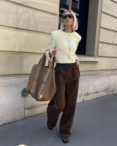 Tweed Jacket Outfit Casual, Boucle Jacket Outfit, How To Style Brown Pants, Tweed Jacket Outfit, Elsa Hosk Style, Jacket Outfit Ideas, Tweed Outfit, Boucle Jacket, Elsa Hosk