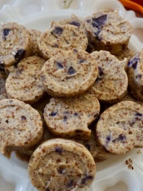 Blueberry Banana Almond Flour Biscuits - Two Adorable Labs Dog Treats Homemade Almond Flour, Dog Treats Made With Almond Flour, Almond Flour Dog Treats, Doggie Desserts, Blueberry Dog Treats, Doggie Cookies, Baby Treats, Pup Treats, Almond Flour Biscuits