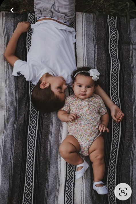 Brother Sister Photography, Brother Sister Pictures, Brother Sister Photos, Sibling Photography Newborn, Sibling Photography Poses, Brother Pictures, Sibling Pictures, Baby Boy Newborn Photography, Family Photos With Baby