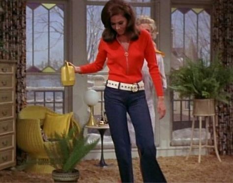 Mary Tyler Moore Show Fashion, 1970s Movies, Mary Tyler Moore Show, 70s Tv Shows, Tyler Moore, Tv Vintage, Mary Tyler Moore, Long Hair Pictures, 70’s Fashion