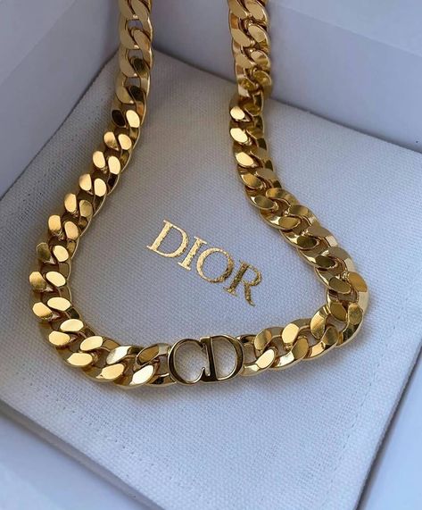 قلادات متدلية, Dior Necklace, Expensive Jewelry Luxury, Dior Jewelry, Dope Jewelry, Classy Jewelry, Expensive Jewelry, Girly Jewelry, Jewelry Inspo