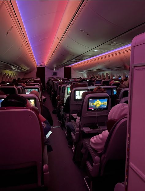 Airplane Interior, Qatar Travel, Airplane Window View, Airport Aesthetic, Coconut Dream, Dubai Aesthetic, Airport Terminal, Travel Picture Ideas, Best Airlines