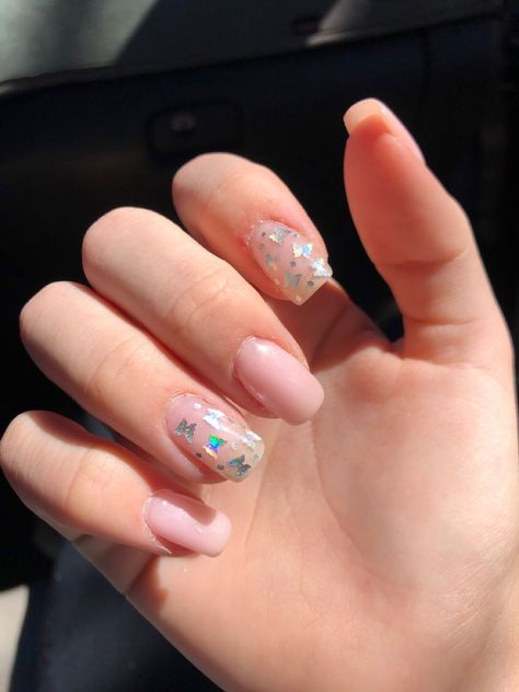 butterfly nails Nail Ideas With Butterflies Short, Short Butterfly Acrylic Nails, Short Gel Nails Butterfly, Butterfly Sequin Nails, Nails With A Butterfly, Pink Nails Short Almond, Polygel Nails Design Simple, Short Polygel Nail Ideas, Short Butterfly Nails