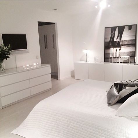 Ikea Bedroom Design, White Bedroom Set, Ikea Drawers, Bedroom Drawers, Ikea Bedroom, Decor Ikea, White Bedroom Furniture, White Furniture, Decor Minimalist