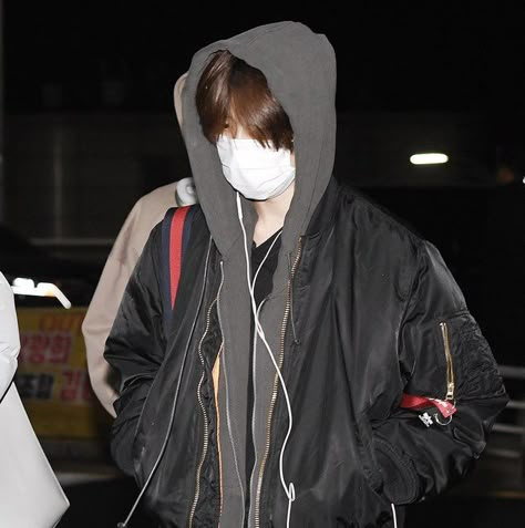 Beomgyu Airport Fashion, Beomgyu Airport, Txt Beomgyu Icon, Beomgyu Icon, Moa Diary, Chilli Peppers, Choi Beomgyu, Paparazzi Photos, Txt Beomgyu