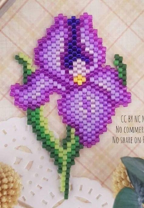 Brick Stitch Flower, Miyuki Beads Pattern, Seed Bead Jewelry Patterns, Beaded Flowers Patterns, Melty Bead Patterns, Seed Bead Flowers, Beads Craft Jewelry, Brick Stitch Earrings, Beading Jewelery