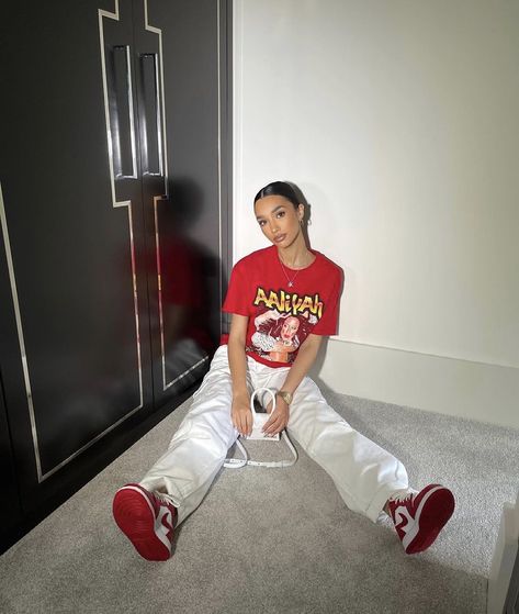 Jordan 1 Gym Red Outfit, Red Tshirt Outfit Women, Red Tshirt Outfit, Jordan 1 Gym Red, Jordan Outfit, Red Jordans, Tshirt Outfit, Selfie Ideas Instagram, Photography Poses Women