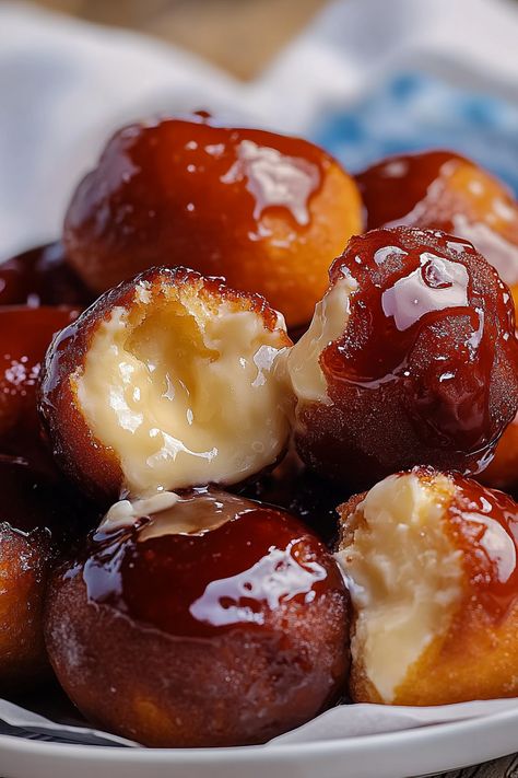 Crème brûlée doughnuts Gourmand Aesthetic, Bistro Recipes, Yummy Pastries, Brioche Donuts, Doughnut Recipes, Vanilla Pastry Cream, Sweet Fries, Pastry Cream Filling, Baking Secrets