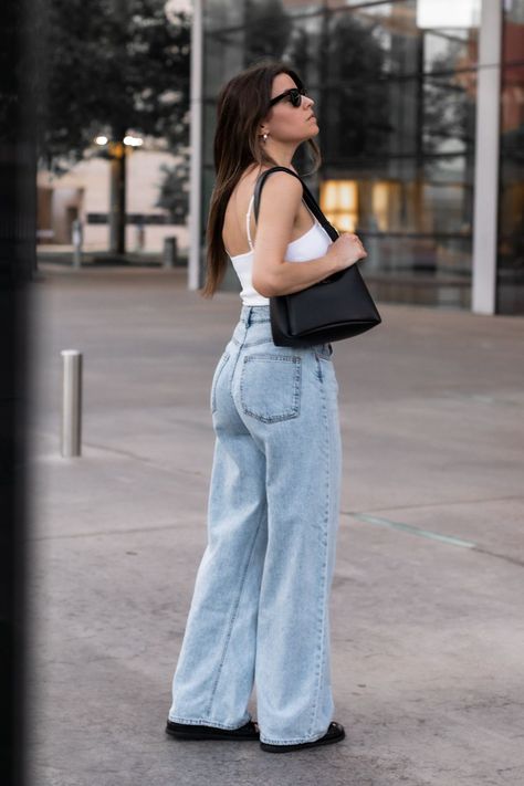 Jeans 2022, Wide Leg Jeans Outfit, Minimalist Clothing, Summer Jeans, Minimalist Chic, Wide Jeans, Citizens Of Humanity, Wide Leg Denim, Minimalist Outfit