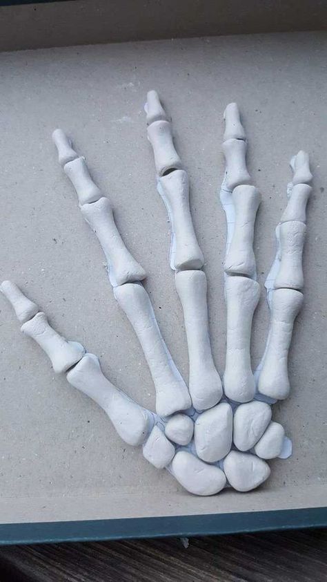 Diy Skeleton, Halloween Post, Halloween Clay, Sculpture Art Clay, Tanah Liat, Clay Art Projects, Geocaching, Diy Clay Crafts, Art Clay