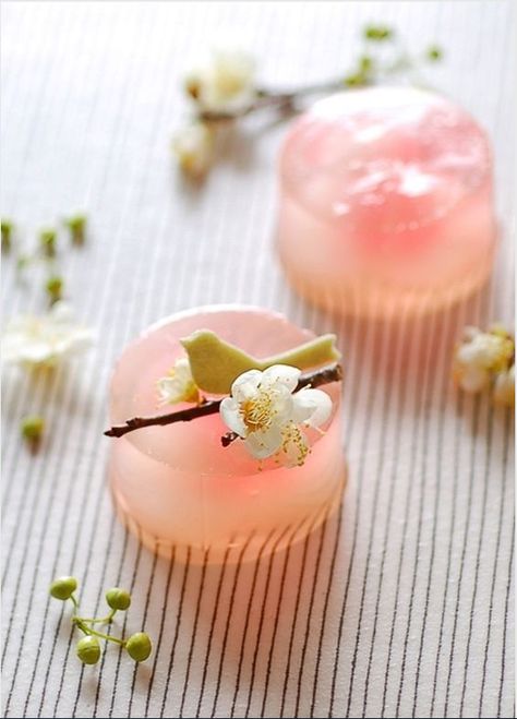 wagashi1 Desserts Japonais, Patisserie Fine, Japanese Sweets Wagashi, Books Fashion, Pastel Cupcakes, Mapo Tofu, Beautiful Desserts, Japanese Dessert, Japanese Dishes