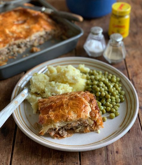 Sausage and Onion Puff Pastry Pie - Lavender and Lovage Onion Puff Pastry, School Dinner Recipes, Puff Pastry Pie, Savoury Pastry, Easy Sausage Recipes, Sausage Pie, Vegan Simple, Budget Food, Savoury Pies