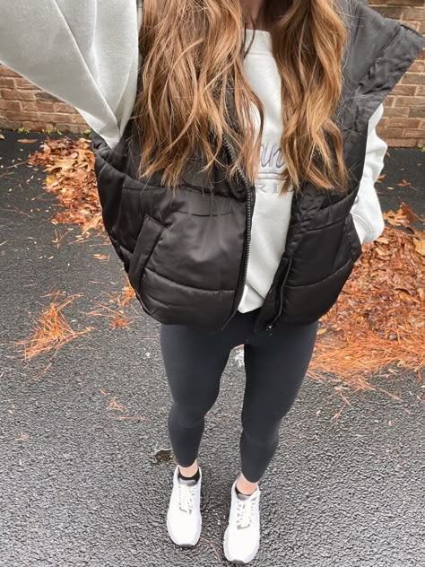 Leggings Hoodie And Vest Outfit, Cute Outfits With A Black Vest, Outfits To Wear With A Black Vest, Cute Winter Outfits With Vest, Hockey Game Outfits For Women Fall, Cute Outfits With Cropped Puffer Vest, Outfit Ideas With Black Vest, Black Body Warmer Outfit Women, Cute Black Vest Outfits