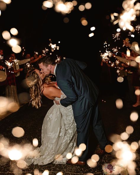 LOVE the sparkler send off! Sparkler Send Off Photos, Wedding Send Off Ideas Nighttime, Sparkler Pictures, Wedding Sparkler Send Off, Wedding Sparklers Photos, Wedding Send Off Ideas, Sparkler Exit Wedding, Party Sparklers, 20s Wedding