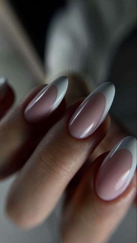 Nail Story Instagram, Nude Fall Nails, Nail Logos Ideas, Fall Nails Designs, Minimalist Nail, Nails Trending, Trending Colors, Nail Art Pictures, Organic Nails