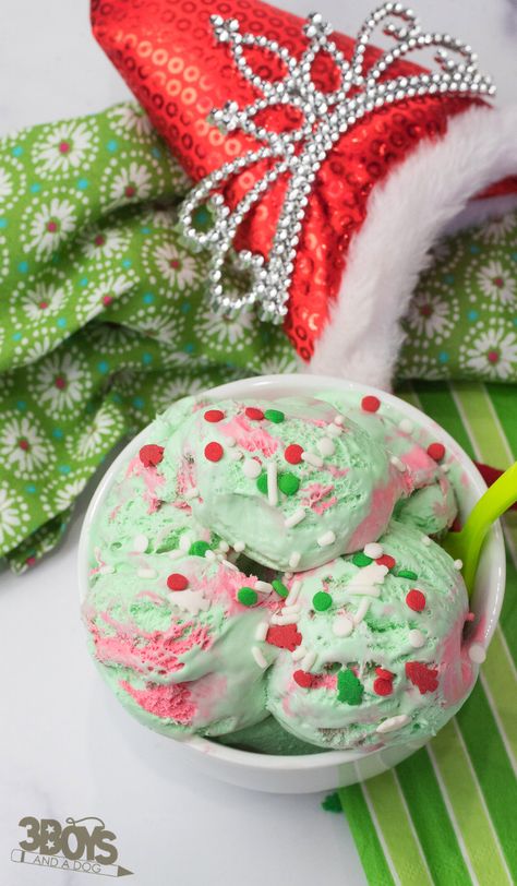 Grinch Ice Cream, Smores Ice Cream Recipe, Smores Ice Cream, Red Velvet Ice Cream, Types Of Ice Cream, Green Ice Cream, Holiday Ice Cream, Churn Ice Cream, Easy Ice Cream Recipe