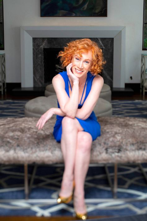 Kathy Griffin, Prom Hairstyles For Short Hair, Girl Celebrities, Under Armour Shoes, People Laughing, Mens Hairstyles Short, Stand Up Comedy, Gwyneth Paltrow, Look Alike