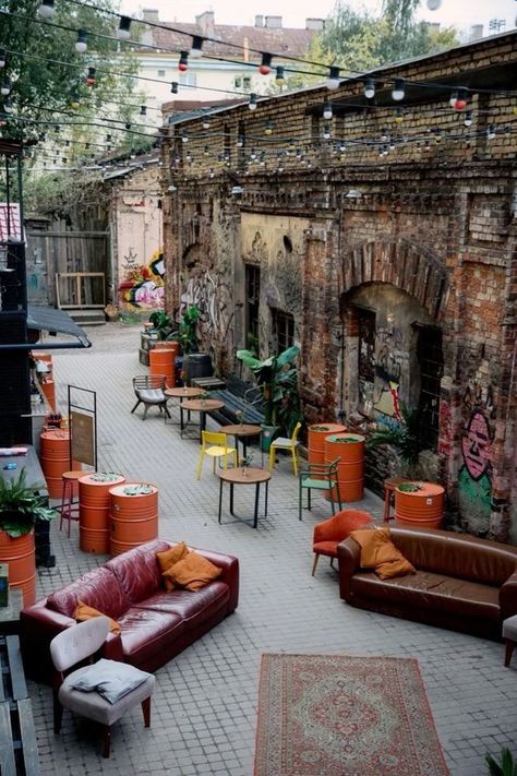 Funky Restaurant Interior, Circle Bar Design, Bar With Plants, Cafe Concept Ideas, Semi Outdoor Cafe, Vintage Cafe Interior Design, Street Interior Design, Industrial Style Restaurant, Eclectic Cafe