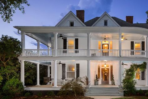 Think This Historic Alabama House’s Porches Are Incredible? Wait Until You Hear Its Story Curved Porch, Greek Revival Home, Double Staircase, Old Houses For Sale, Mansions For Sale, Pine Floors, Gorgeous Kitchens, Grand Staircase, Abandoned Houses