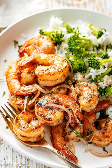 Garlic Butter Shrimp with Broccoli Rice - #shrimp #broccoli #recipe #recipe #eatwell101 - This shrimp and rice recipe with broccoli comes together in less than 30 minutes for a quick, balanced, and healthy meal. Shrimp and broccoli rice is also perfect for meal prepping! - #recipe by #eatwell101® Rice Shrimp, Buttered Shrimp Recipe, Easy Skillet Dinner, Shrimp Broccoli, Shrimp And Rice Recipes, Turkey Rice, Broccoli And Rice, Comfort Pasta, Shrimp And Broccoli