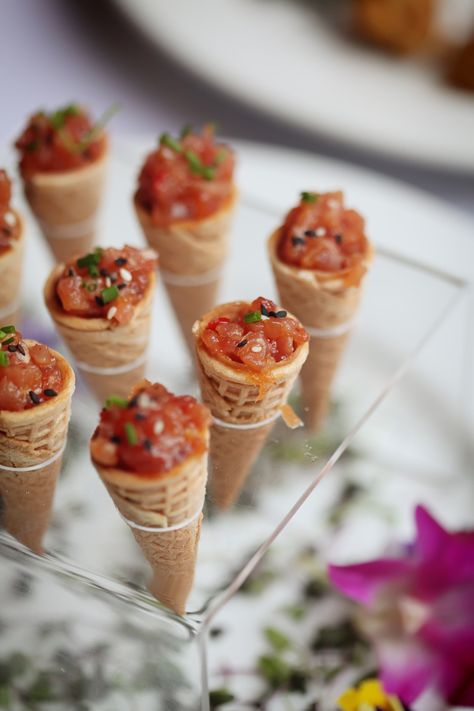 Tuna tartar /  wasbi cream / sesame seeds / mini cones by Lola's Cafe and Catering Tuna Tartar, Mini Cones, Party Snack Food, Bistro Food, Catering Ideas Food, Food Concept, Buffet Food, Food Display, Event Food