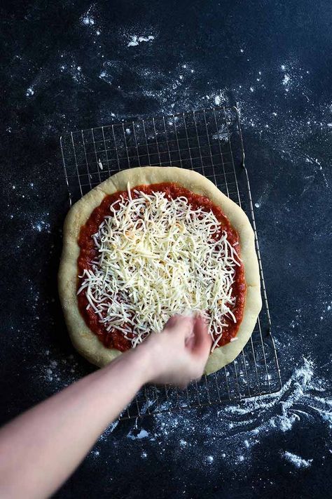 Kfc Twister, Homemade Frozen Pizza, Pizza In The Oven, Pizza Cups, Pizza Recipes Easy, Crust Pizza, Easy Pizza, Frozen Pizza, Pizza Recipe