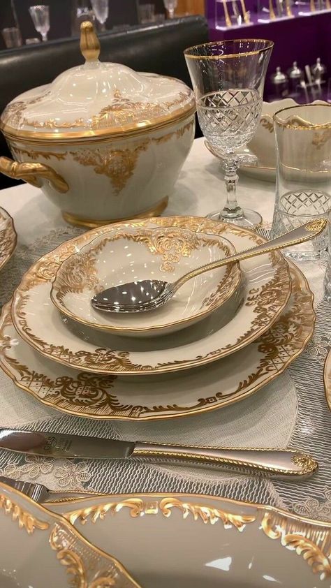 Assiette Design, Kitchen Decor Collections, Crockery Design, Fine China Dinnerware, Fine Dinnerware, Luxury Tableware, Luxury Dinnerware, Dinner Sets, China Dinnerware