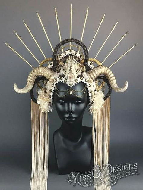 Horned Headdress, Gothic Mode, Mode Steampunk, Headpiece Diy, Diy Kost�üm, Head Pieces, Dragon Age Inquisition, Fantasias Halloween, Arte Inspo