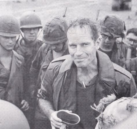 Charlton Heston Co F 2nd Batt Jan 20th 1966 Famous Veterans, Charlton Heston, Vietnam History, Military Photos, Us Soldiers, Military Heroes, Military Service, Vietnam Veterans, American Heroes