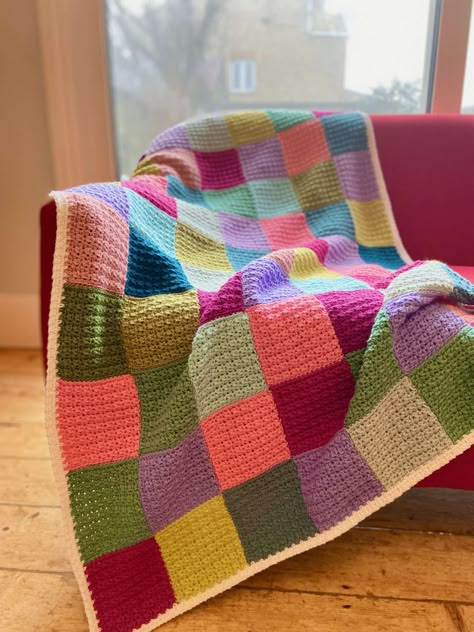 Stashbuster Squares Project – pattern for the squares - The Crochet Swirl Chunky Yarn Granny Square, Crochet Scrapghan, Chevron Crochet Blanket, Crochet Swirl, Crochet Patchwork Blanket, Free Crochet Blanket Patterns, Blanket Squares, Squares Blanket, V Stitch Crochet