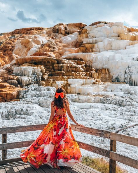 Yellowstone National Park Photoshoot, Yellow Stone Picture Ideas, Yellowstone Photoshoot Ideas, Yellowstone Picture Ideas, Yellowstone National Park Outfits, Yellowstone National Park Photography, Yellowstone Photography, Yellowstone National Park Vacation, Mammoth Hot Springs