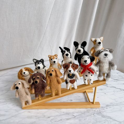 Dog Finger Puppet, Bell Necklace, Felt Finger Puppets, Needle Felted Dog, Pinterest Diy Crafts, Finger Puppet, Felt Dogs, Needle Felting Projects, Waldorf Toys