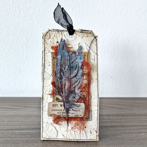 Zoey Scarpelli (@scrapsaurus) • Instagram photos and videos Tim Holtz Tags, Feather Cards, Acorn Leaf, Thinlits Dies, Tim Holtz Cards, Tim Holtz Sizzix, Feather Crafts, Ranger Ink, Handmade Tags