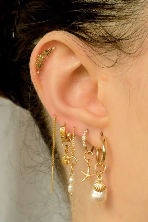 Next Piercing, Mix Match Earrings, Ear Piercing Ideas, Earring Stack, Cool Ear Piercings, Pretty Ear Piercings, Studio Jewelry, Sun Charm, Piercing Ideas