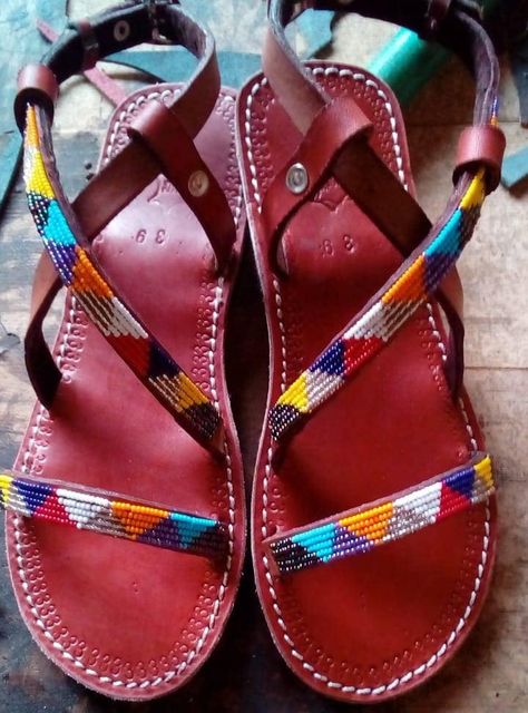 Maasai Shoes For Ladies, Masai Dress Designs, African Slippers, Plan 2023, Moccasin Pattern, Fancy Sandals, African Shoes, Shoe Makeover, Brother Vellies