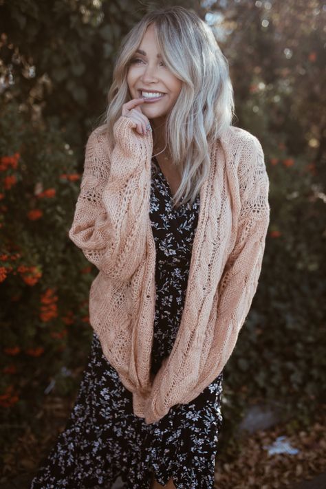 CARA LOREN Cara Loren Hair, Cara Loren Style, Cara Loren, Parisian Chic Style, Mommy Outfits, Holiday Presents, Blonde Hair With Highlights, Brown Blonde Hair, Beauty Influencer