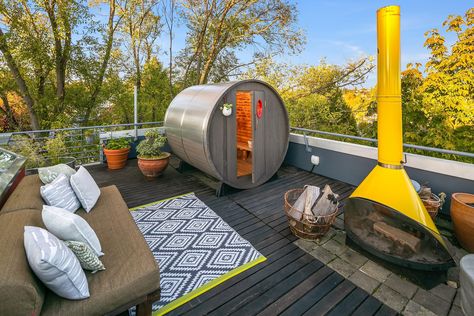 Photos: $1.29 million Wallingford home has a rooftop hot tub *and* sauna | Seattle Refined Rooftop Sauna, Large Hot Tubs, Hot Tub And Sauna, A Shipwright, Bedroom Deck, Hot Tub Room, Sleeping Nook, Roof Garden Design, Modern Homes For Sale