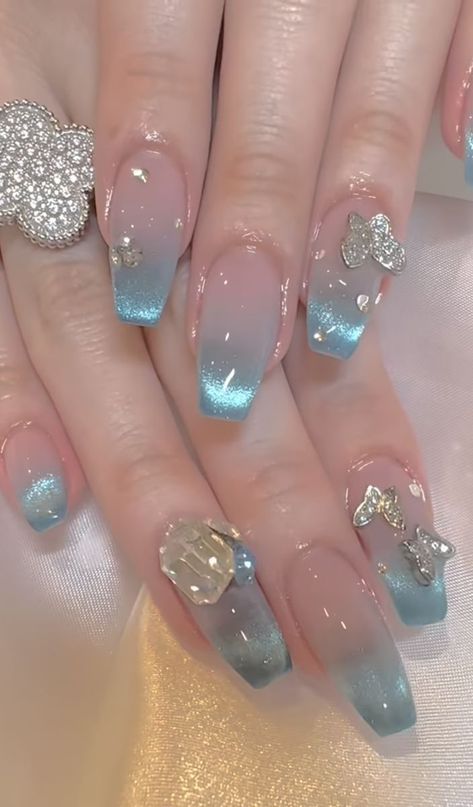 15 Best Beach Themed Nails Ideas For a Stylish Summer Look | Beach Nails Aesthetic Blue Cateye Nails, Beach Themed Nails, Beach Nail Designs, Beachy Nails, Korean Nail Art, Korean Nails, Smink Inspiration, Glamorous Nails, Really Cute Nails