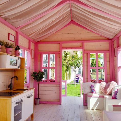 Kids Playhouse Interior, Outdoor Playhouse Interior, Playhouse Interior Ideas, Playroom Paint Colors, Playroom Paint, Diy Outdoor Toys, Playhouse Interior, Luxury Playhouses, Childrens Playhouse