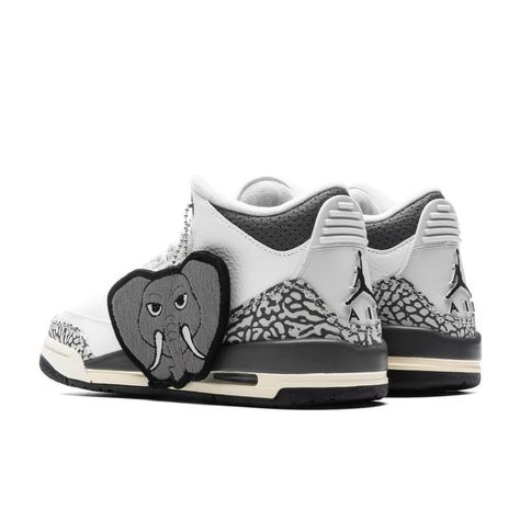 Kid's Air Jordan 3 Retro "Hide N' Sneak" now available online Hide N Sneak Jordan 3, Jordan 3 Outfit, Black Cat Outfit, Sky Shoes, Bape Shoes, New Sneaker Releases, Jordan Retro 3, Retro 3, Jordan 3 Retro