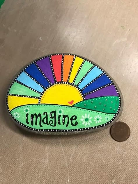 Abstract Rock Painting Ideas, Rock Painting Inspirational, Easy Painted Rocks For Beginners, Simple Rock Painting Ideas For Beginners, Inspirational Rock Painting Ideas, Easy Things To Paint On Rocks, Easy Rock Painting Ideas Simple, Rainbow Rock Painting, Spring Rock Painting