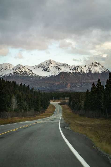 Alaska Landscape, Alaska Images, Alaska Pictures, Mountain Vibes, Visit Alaska, Alaska Travel, Safe Travel, Travel Aesthetic, Nature Photos